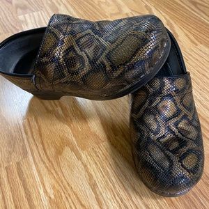 Dansko XP cheetah print clogs